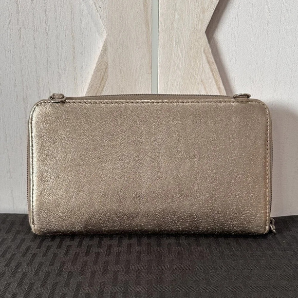 The Sak Iris Large Smartphone Clutch/Wallet in Metallic Rose Gold - Picture 2 of 10